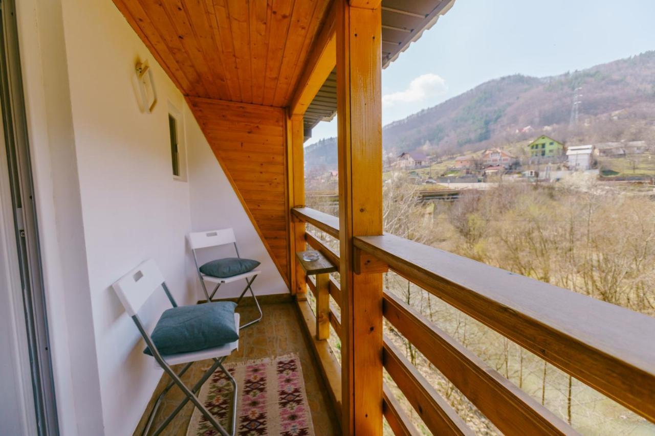 Casa Vio Guest House Nehoiu Ngoại thất bức ảnh