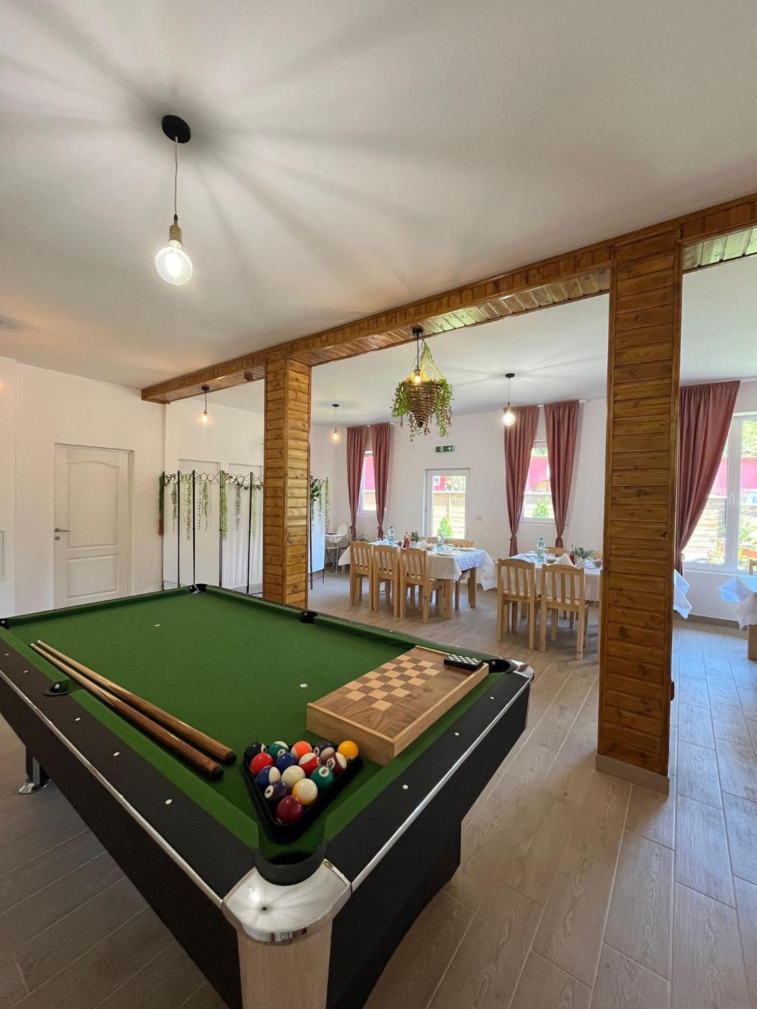 Casa Vio Guest House Nehoiu Ngoại thất bức ảnh